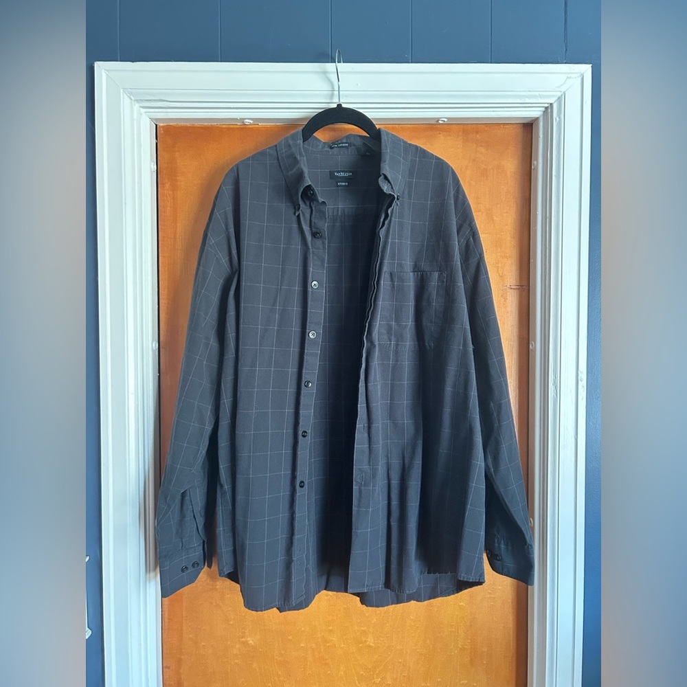 *Husband’s closet purge, buy 2 get 1 free* Men’s button down